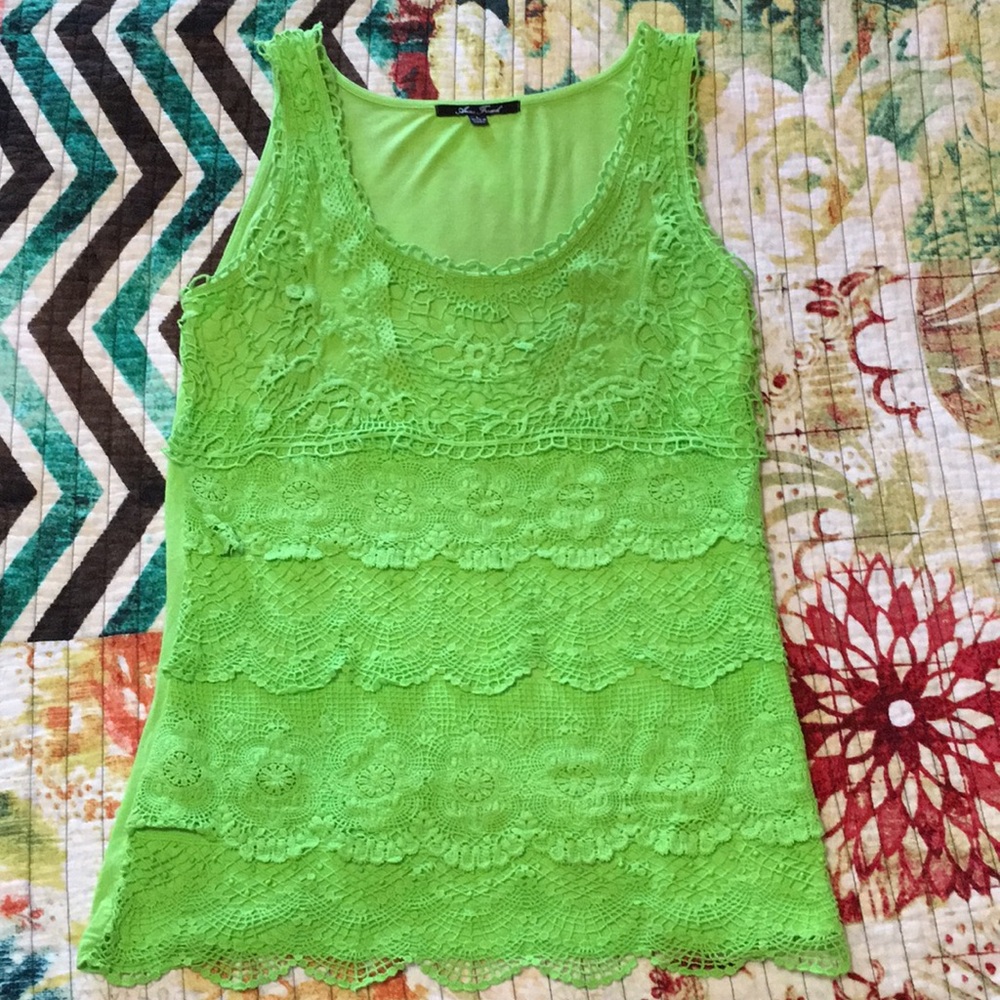 Beautiful Lime Green Tank top SZ (L)🌹SALE
